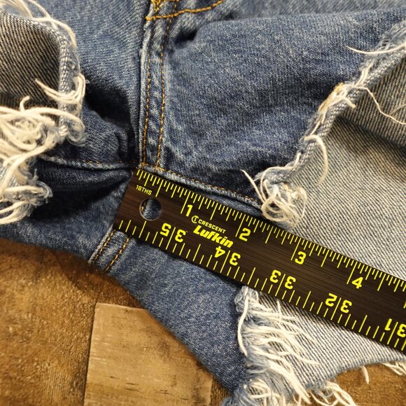 Levi’s 501 Cutoff Denim Shorts Women’s W31 Medium Wash Distressed Raw Hem - Picture 4 of 11